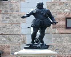 The square also features a statue of Alvaro de Baz The square also features a statue of Alvaro de Bazan which was made by sculptor Mariano Benlliure in 1888 on the occasion of the 300th death anniversa